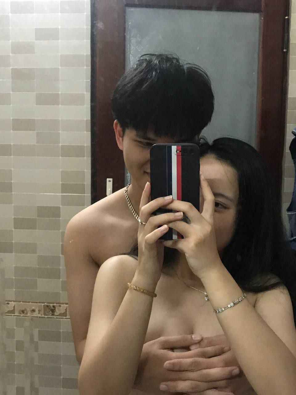 Cháu gái tự ti vì ngực nhỏ được chú dụ xoa sẽ to hơn
